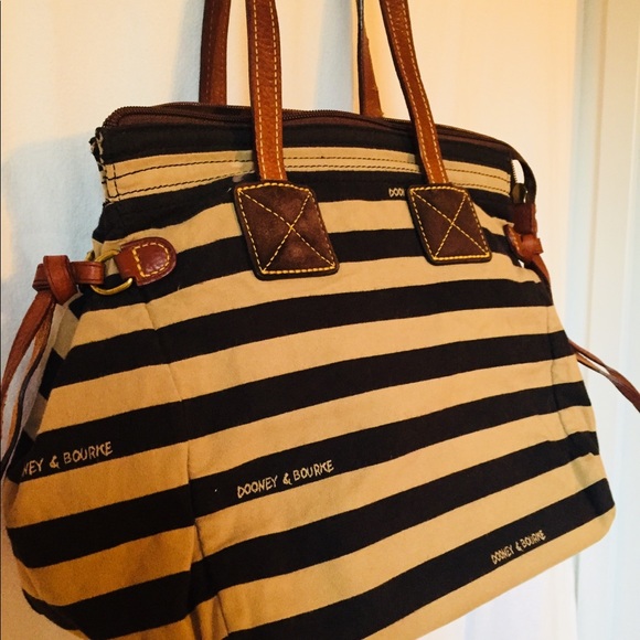 Authentic Dooney Bourke Purse - Picture 2 of 4